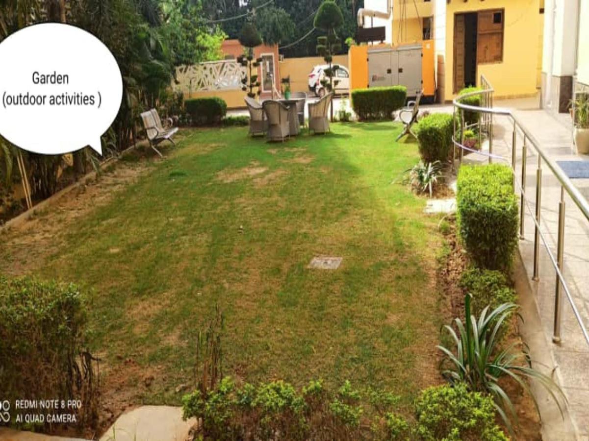 Oyo 74401 Aster Garden Suites Delhi  Exterior foto